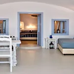 מלון דירות Anemomilos 4*