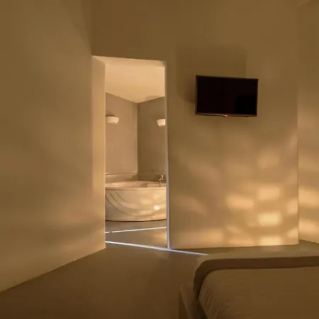 Anemomilos Apart Otel Oia